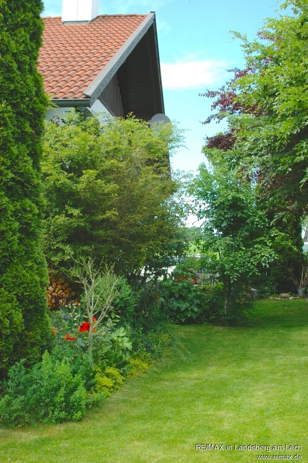 Der Garten Ostseite Doppelhaush�lfte Vilgertshofen
