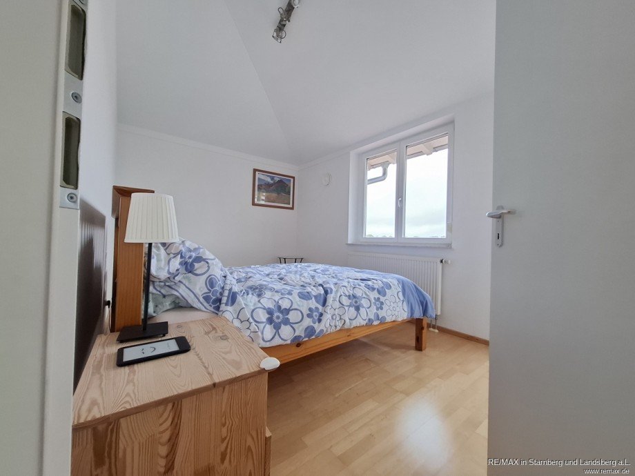 Schlafzimmer mit Zugang zum Balkon Etagenwohnung Neuried