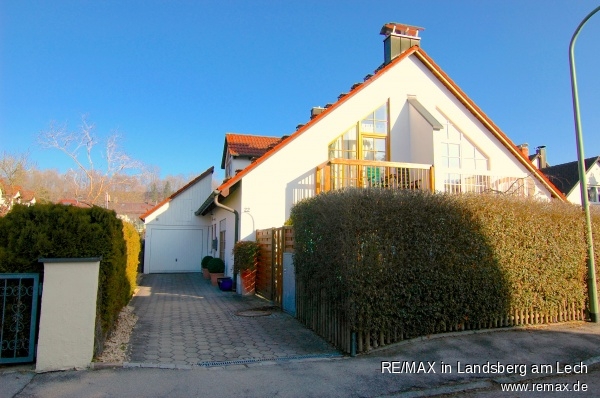 Haus von vorne Doppelhaush�lfte Landsberg