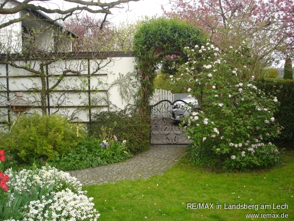 Garten im Fr�hling Doppelhaush�lfte Inning am Ammersee