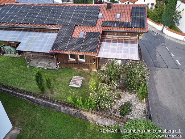 Moderne Photovoltaikanlage Einfamilienhaus Mallersdorf-Pfaffenberg / Oberellenbach