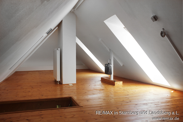 Dachspitz Stra�enfl�gel Bauernhaus Starnberg / Hanfeld