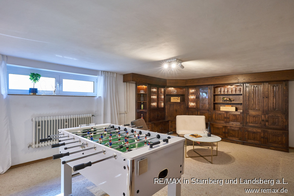 Home Office, Hobbyraum, Kicker-Arena oder Mens Club Reihenmittelhaus Unterschlei�heim