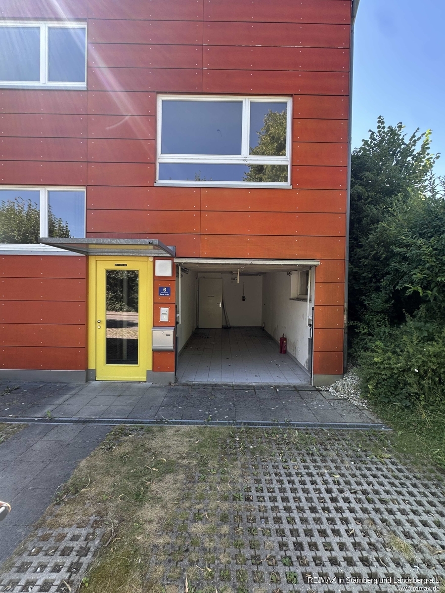 Garage und Stellplatz davor Reihenendhaus Schondorf