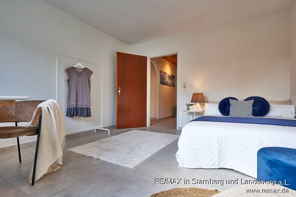 Gro�es Schlafzimmer mit Balkon Reihenmittelhaus Unterschlei�heim