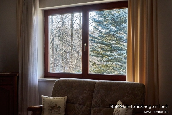 Blick aus dem Wohnzimmerfenster Einfamilienhaus Finning / Entraching