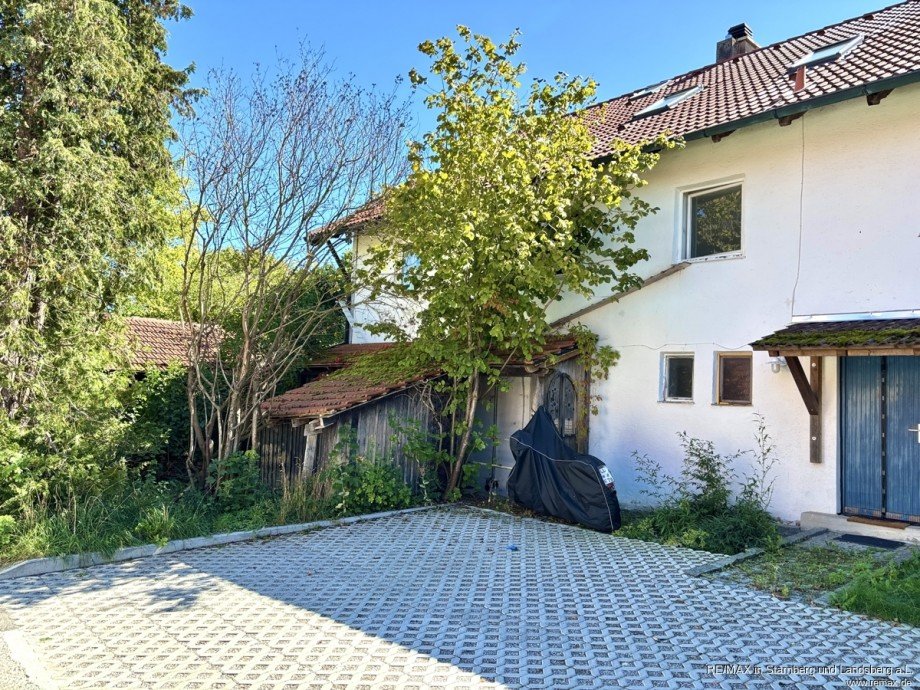 Stellpl�tze auf der Nordseite Dachgeschosswohnung Finning / Entraching