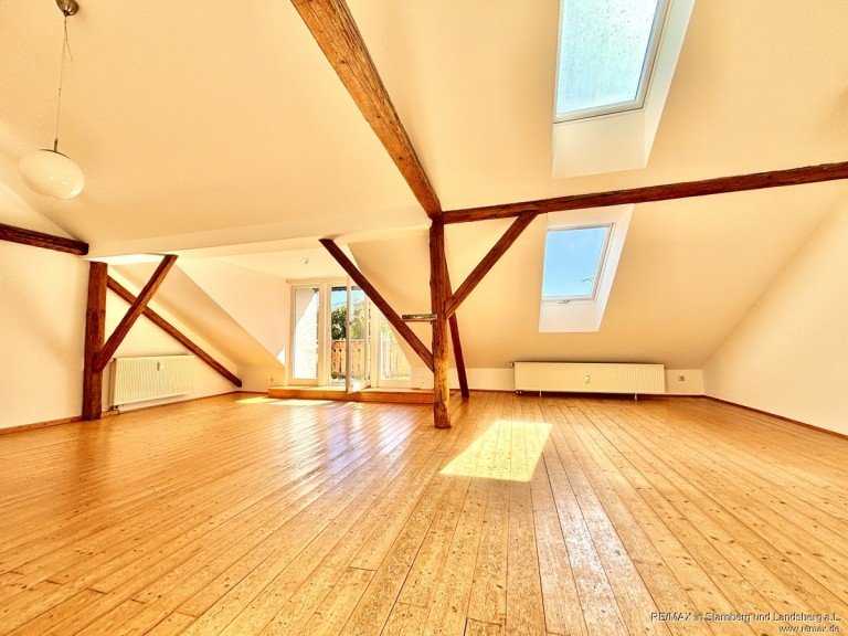 Wohn-Esszimmer Finning / Entraching Dachgeschosswohnung Ruhige Dachwohnung mit Weitblick beim Ammersee