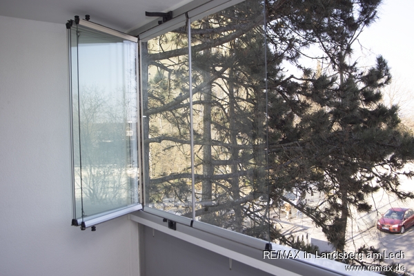 Loggia/Balkon, �berdacht und auch komplett verschlie�bar Etagenwohnung Germering