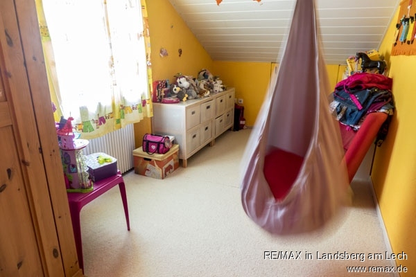 Das Kinderzimmer S�dseite DG Reihenendhaus Buchloe