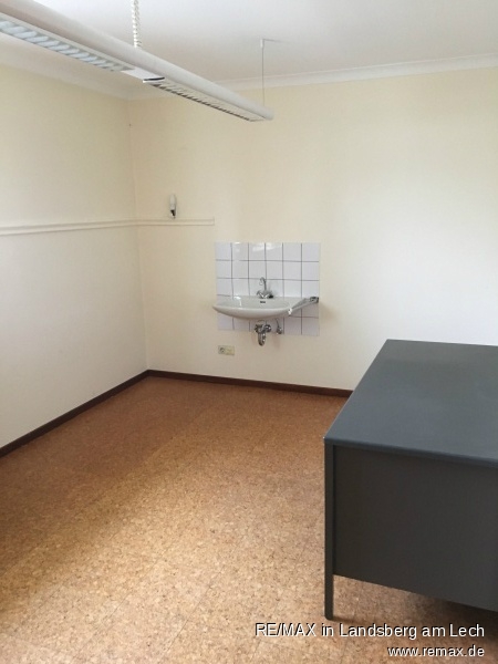 Zimmer EG : ggf. Bad Einfamilienhaus Neualbenreuth
