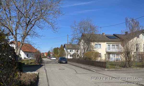 Strasse vor dem Haus Mehrfamilienhaus Scheuring