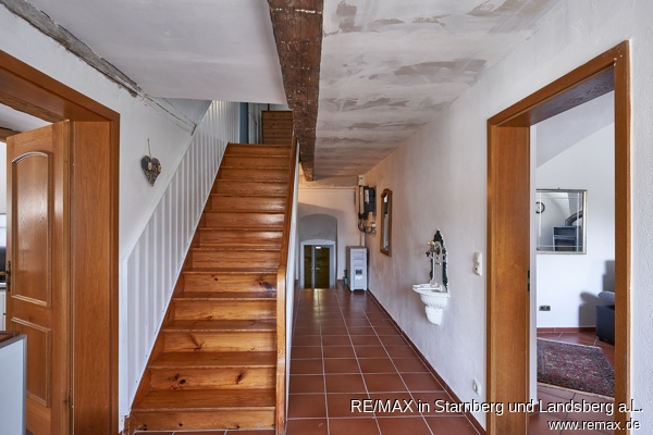 Eingangsbereich mit Treppenaufgang Einfamilienhaus Mallersdorf-Pfaffenberg / Oberellenbach