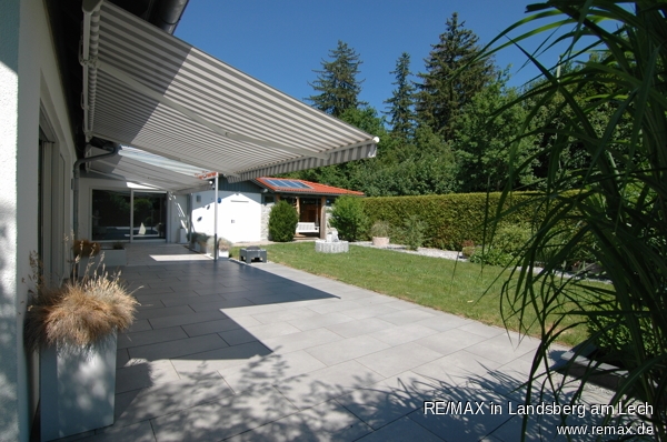 Terrasse mit Markisen Schongau Einfamilienhaus V E R K A U F T: Luxuri�ses Familienhausmit vielen Extras - Entspanntes Wohnen auf gro�er Fl�che