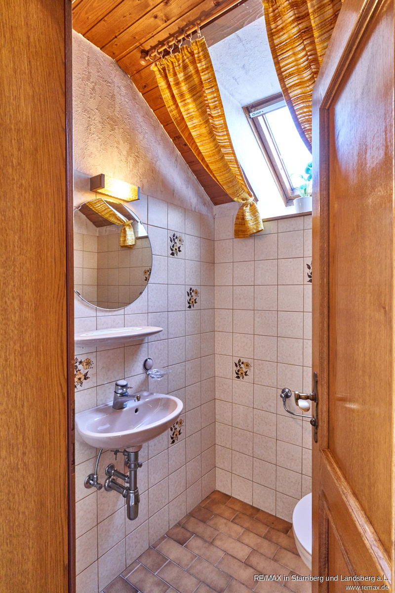 DG WC bei Schlafzimmer Einfamilienhaus T�rkheim