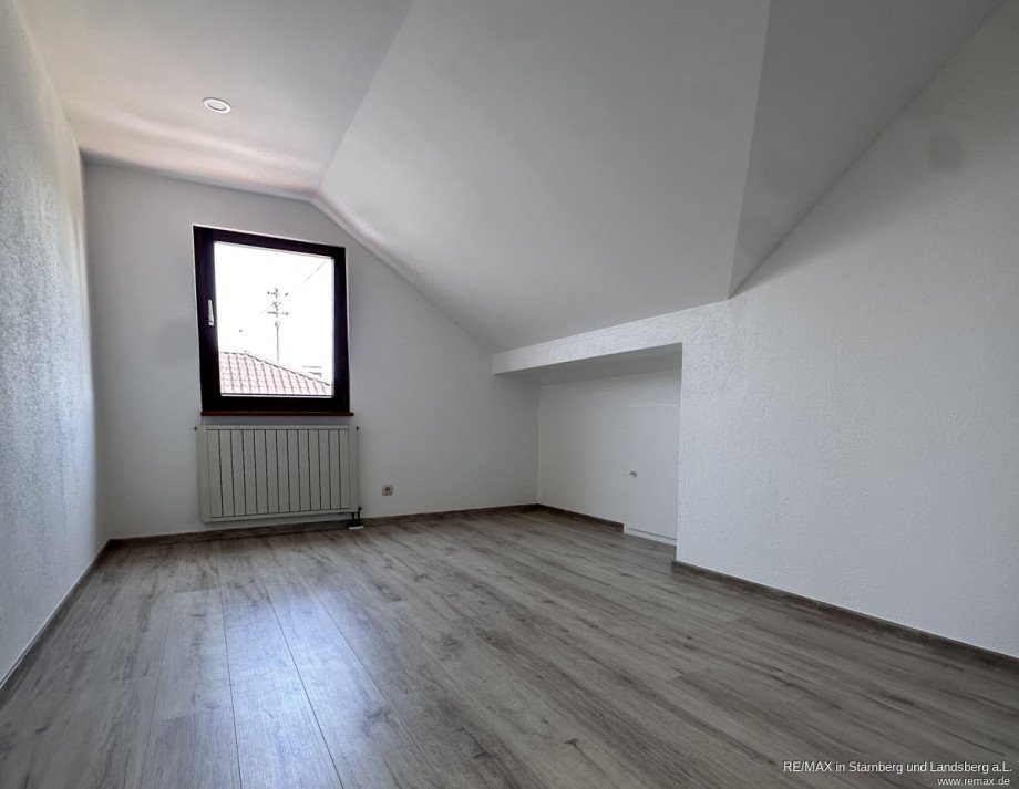 Arbeits- und G�stezimmer 1 Dachgeschosswohnung Thaining