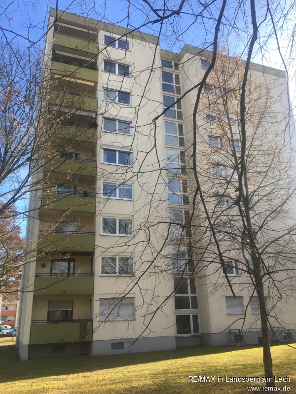 Ansicht West mit Balkon Etagenwohnung Augsburg