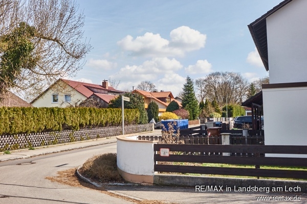 Umfeld Mehrfamilienhaus Graben
