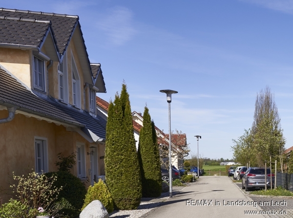 Umfeld Strasse vor dem Haus Doppelhaush�lfte Klosterlechfeld