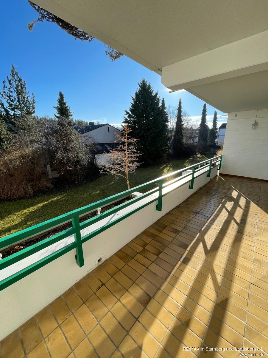 Balkon S�d-Ost Etagenwohnung Krailling