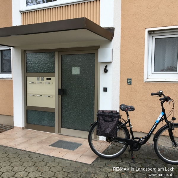 Hauseingang Etagenwohnung K�nigsbrunn