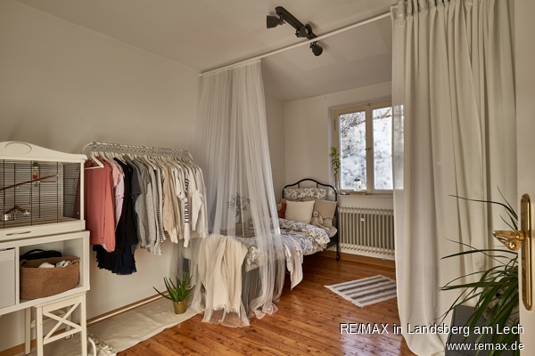 Kind 1 Etagenwohnung Haar