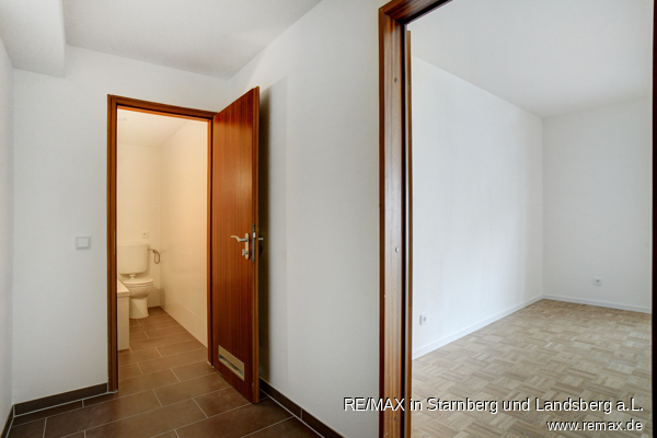 Saniertes Bad, Sanierte B�den - REMAX PSc-1008 1 Zi ETW WestPark Etagenwohnung M�nchen / Westpark