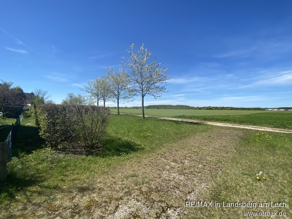 Wiese am Ende der Strasse Doppelhaush�lfte Klosterlechfeld