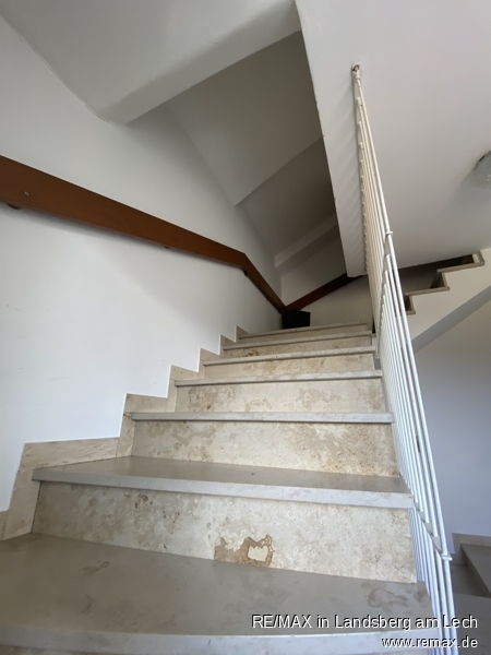 Treppenhaus OG zu DG Mehrfamilienhaus Scheuring