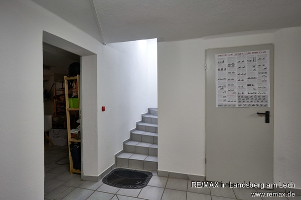 KG Treppe Doppelhaush�lfte Die�en