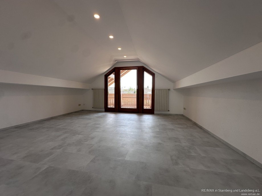 Wohnzimmer Dachgeschosswohnung Thaining