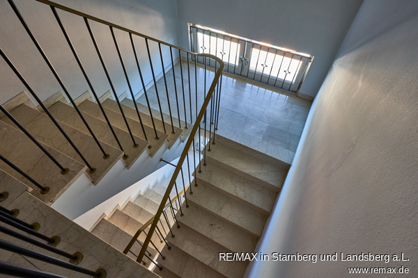 Treppenhaus Dachgeschosswohnung Gilching