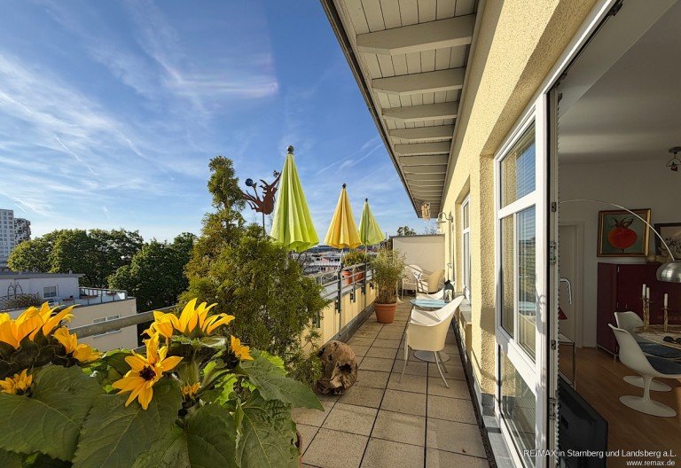 Terrasse Westen 2 M�nchen Dachgeschosswohnung Stilvoll Wohnen! 2 Terrassen, Weitblick i. d. Isarauen, Raumh�he > 3 m, Aufzug, gro�z�gig, hell