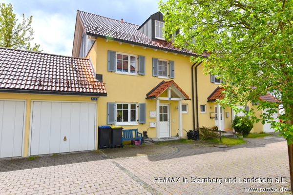 Garage und Hauseingang Doppelhaush�lfte Windach