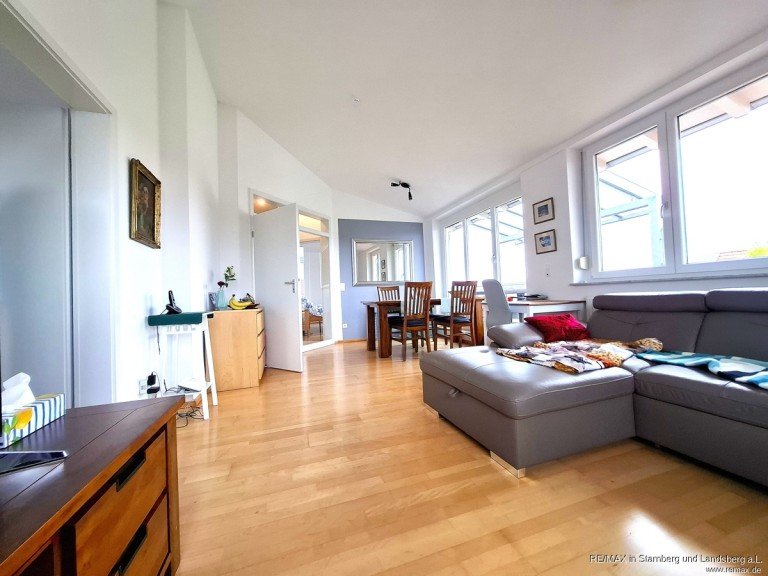 Wohn-/E�zimmer Neuried Etagenwohnung 2-Zimmer-Dachterrassen-Wohnung in Neuried, > 60m�, K�che inkl., Kellerabteil, frei ab Nov. 2026, Tiefgarage (Einzelstellplatz)
